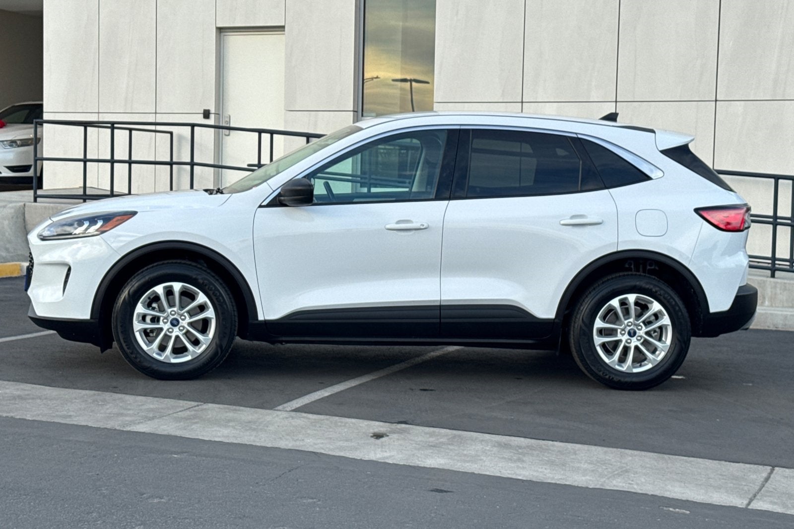 2022 Ford Escape Hybrid SE