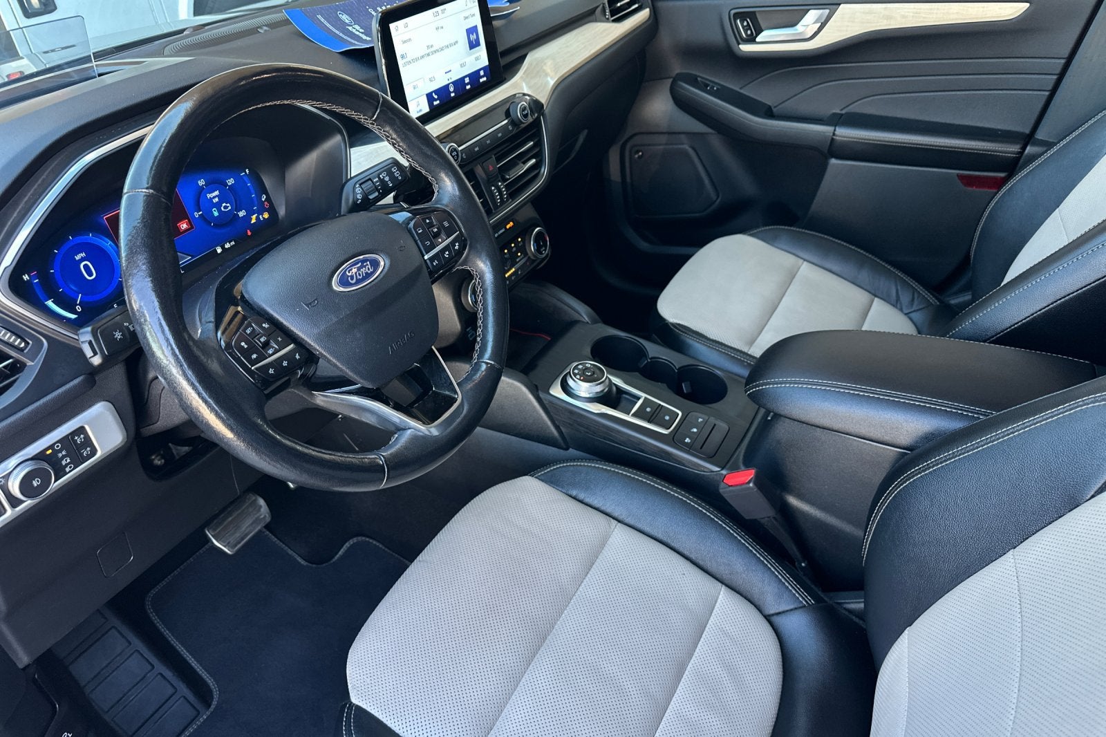 2022 Ford Escape Hybrid Titanium