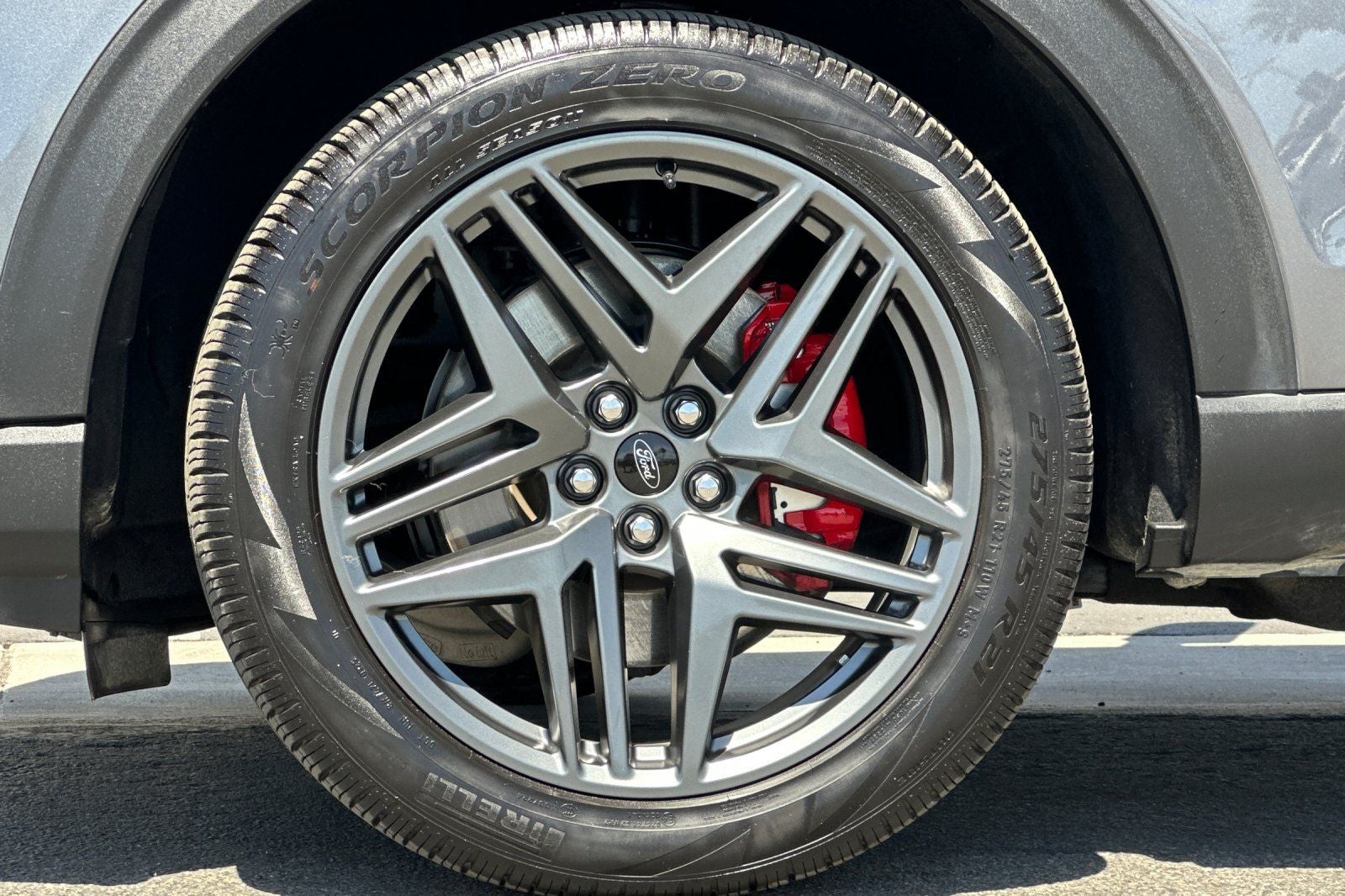 2025 Ford Explorer ST-Line