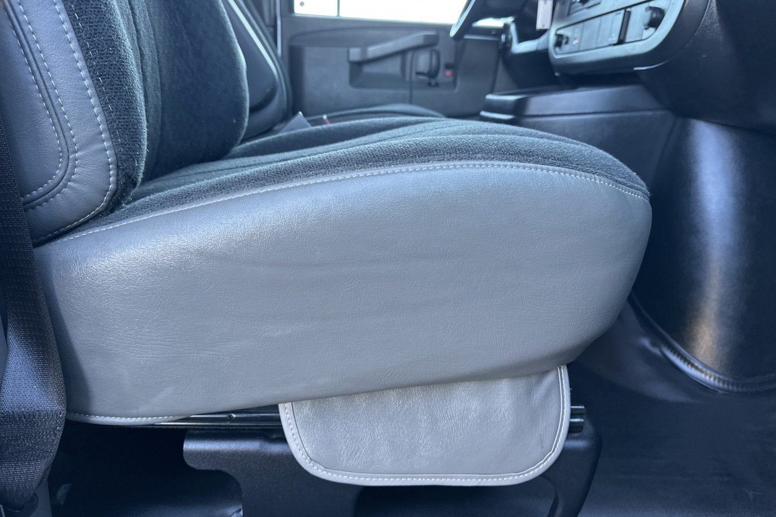 2023 GMC Savana 2500 Work Van