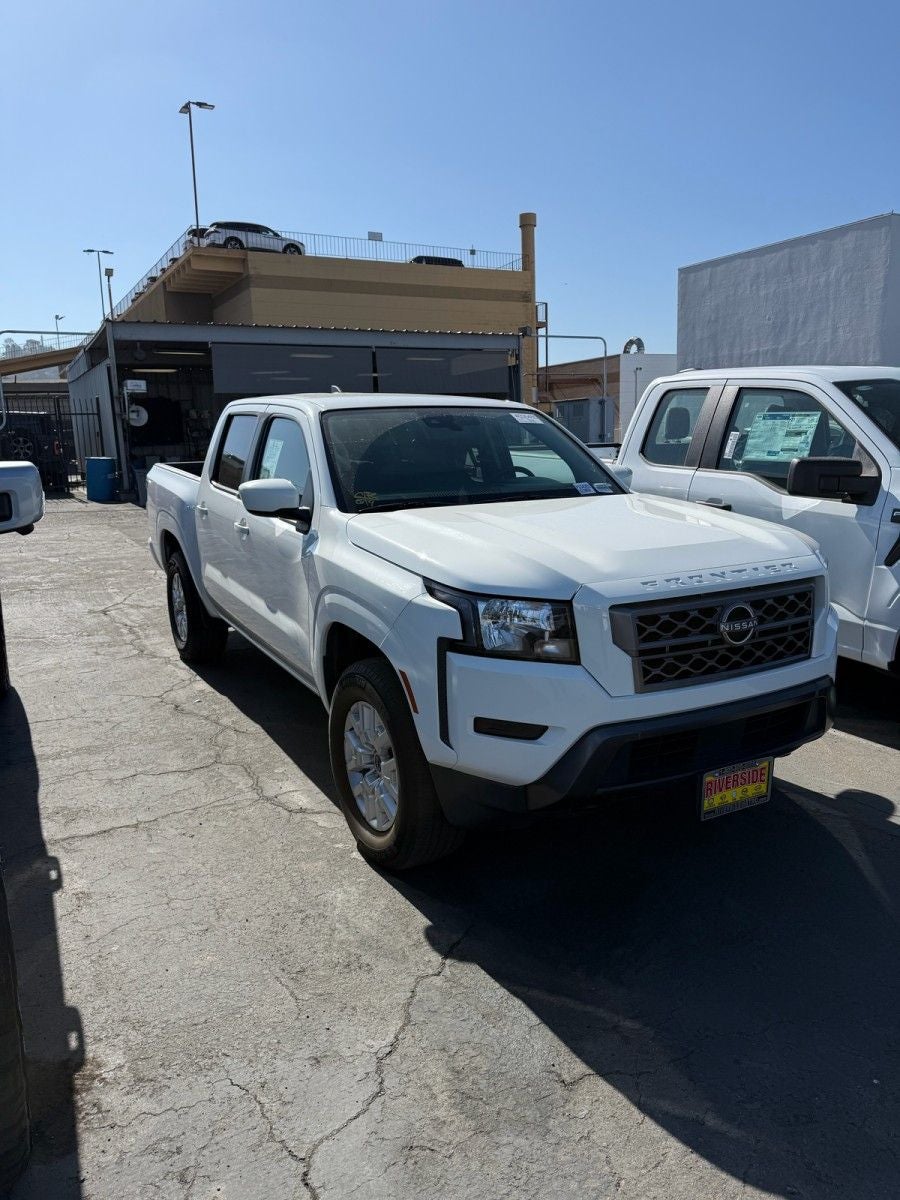 2023 Nissan Frontier SV