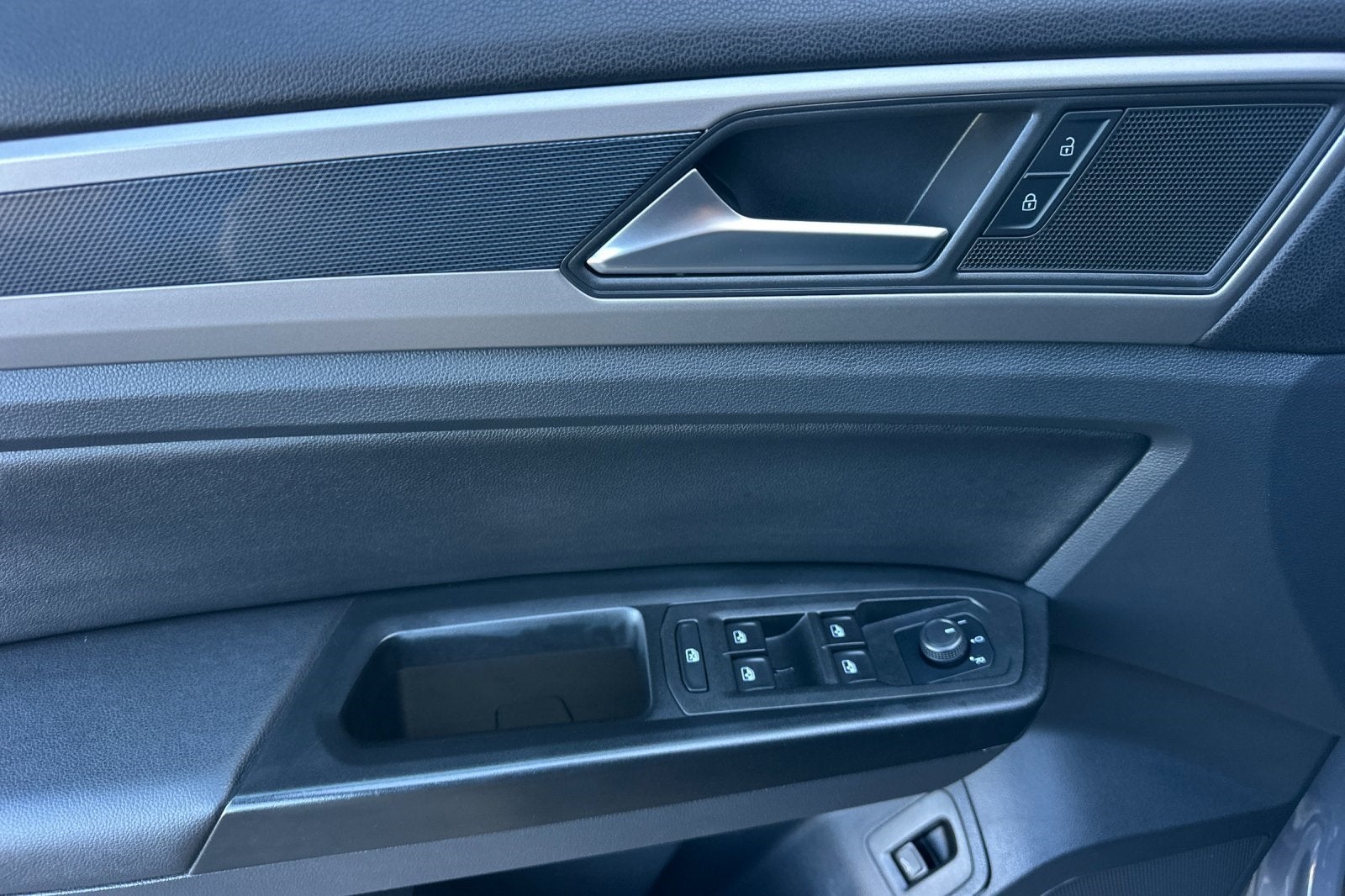 2020 Volkswagen Atlas Cross Sport 3.6L V6 SE w/Technology R-Line