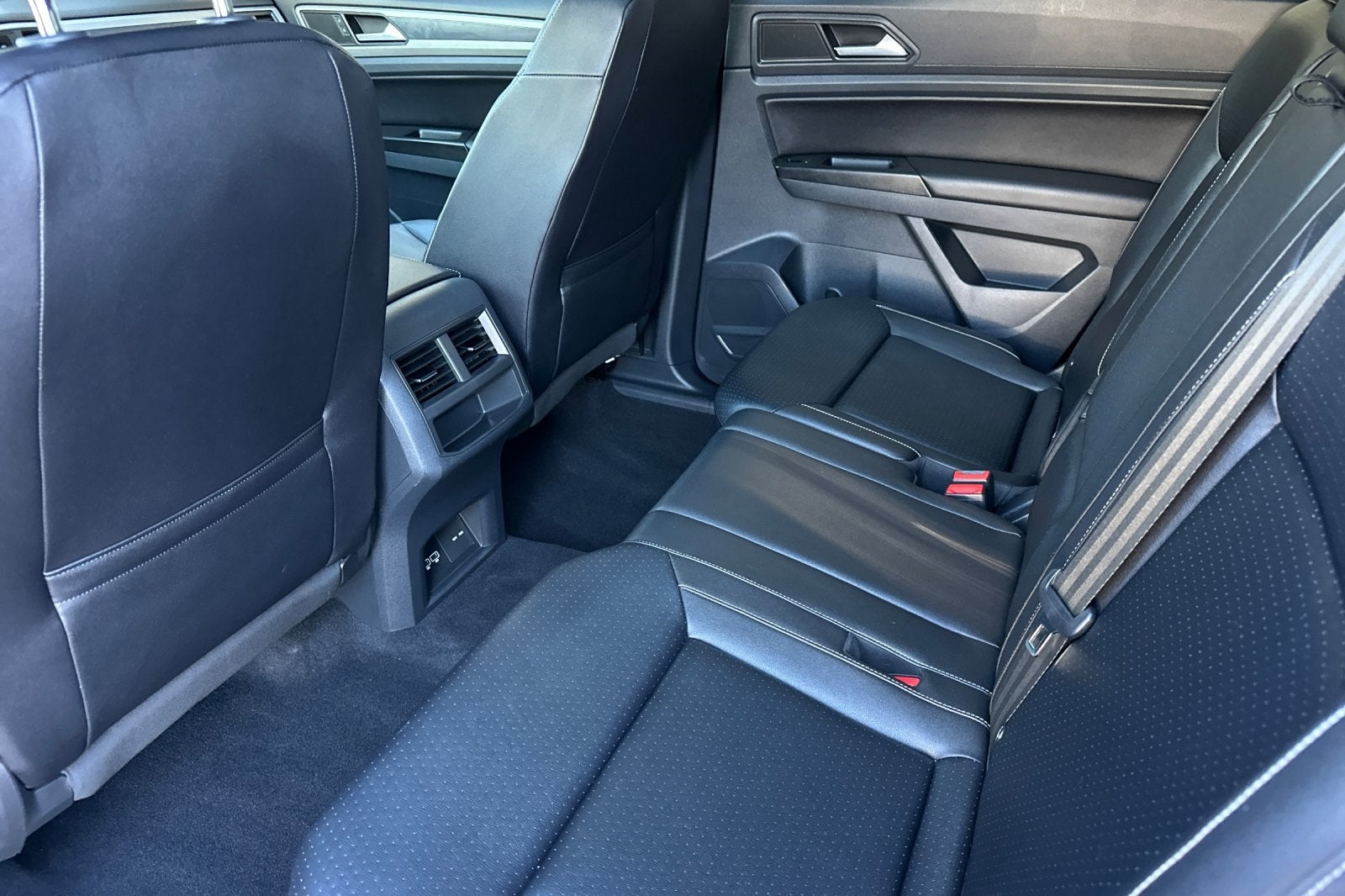 2020 Volkswagen Atlas Cross Sport 3.6L V6 SE w/Technology R-Line