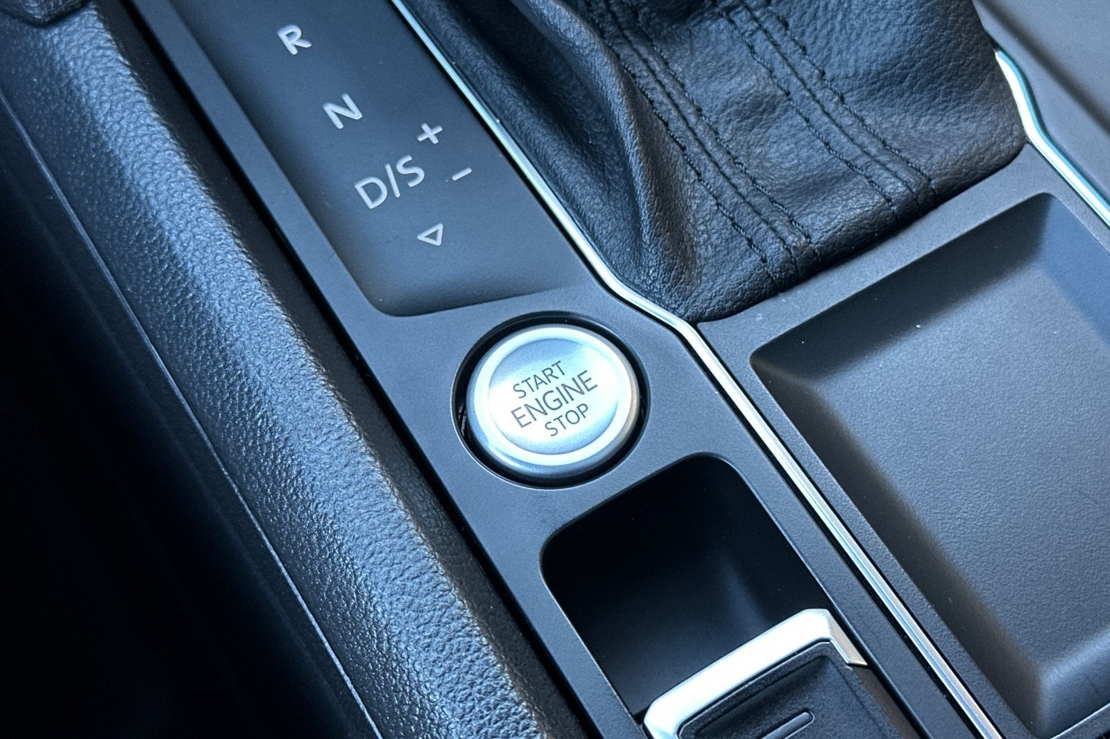 2020 Volkswagen Atlas Cross Sport 3.6L V6 SE w/Technology R-Line