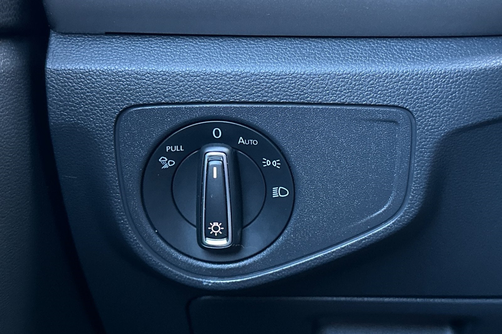 2020 Volkswagen Atlas Cross Sport 3.6L V6 SE w/Technology R-Line