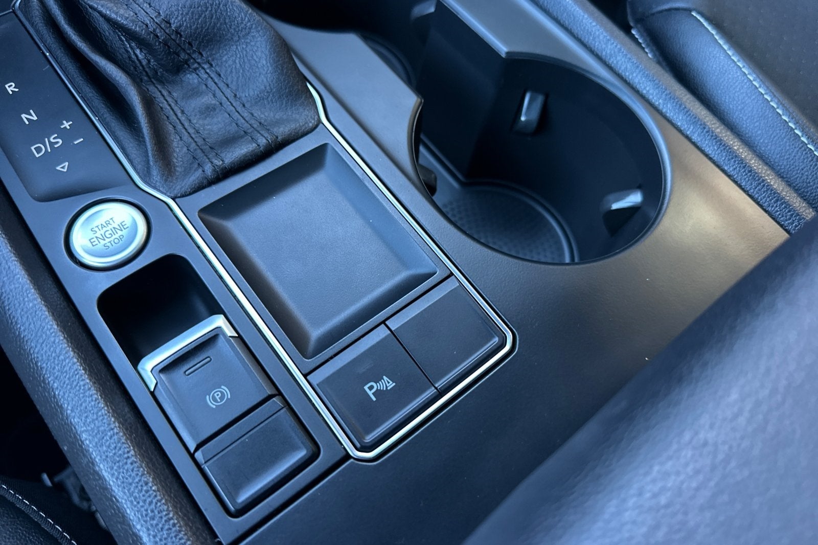 2020 Volkswagen Atlas Cross Sport 3.6L V6 SE w/Technology R-Line