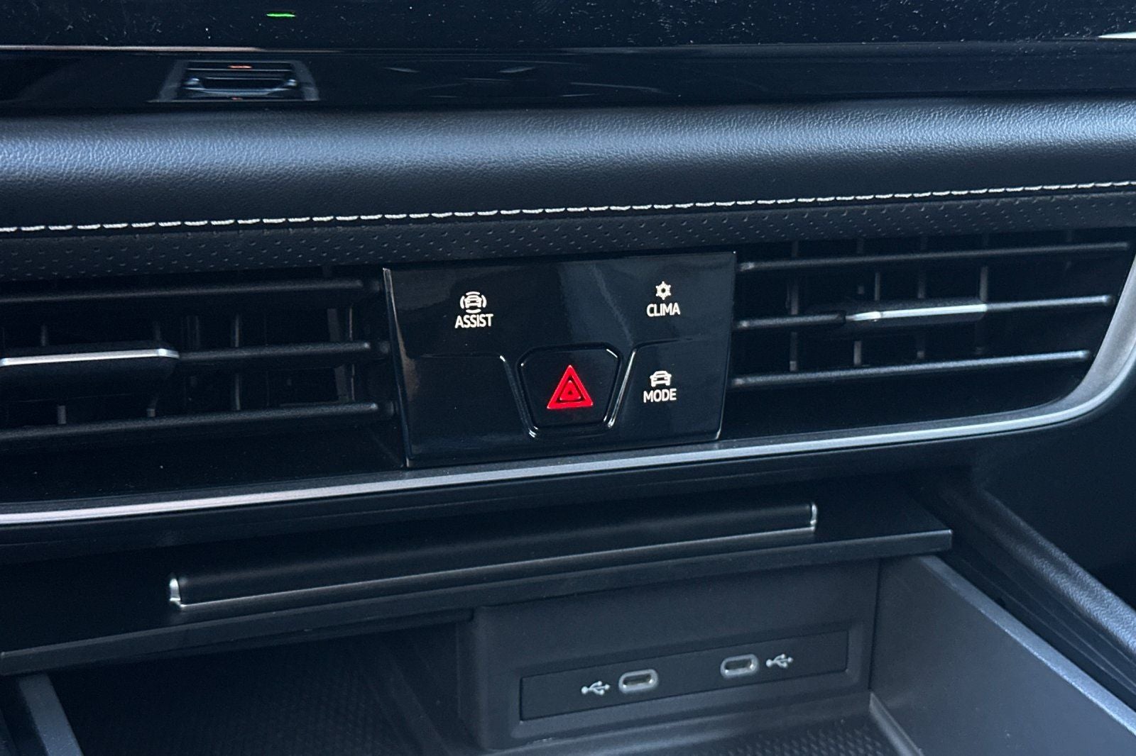 2024 Volkswagen Atlas Cross Sport 2.0T SE