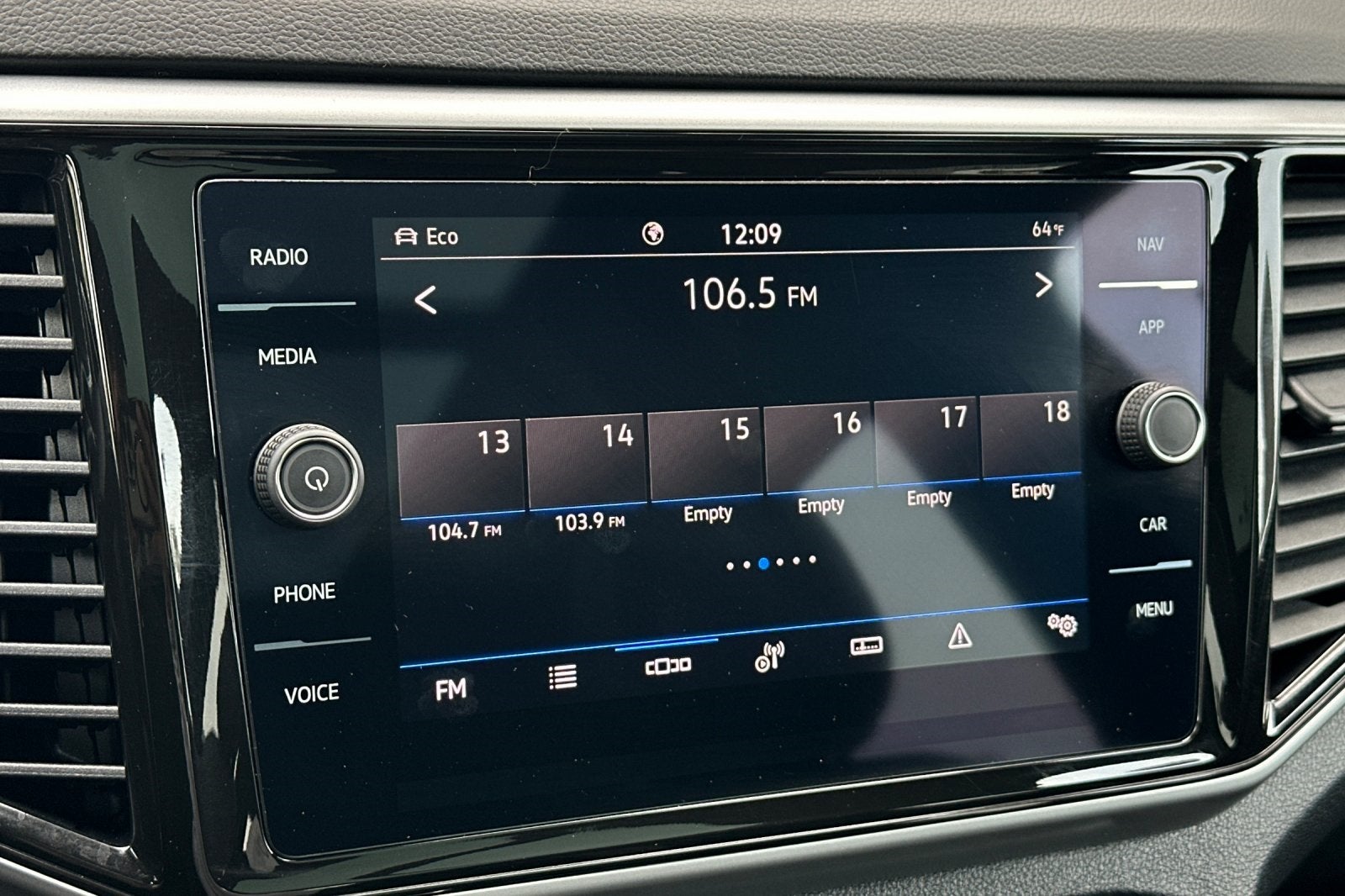 2023 Volkswagen Atlas Cross Sport 3.6L V6 SEL Premium R-Line