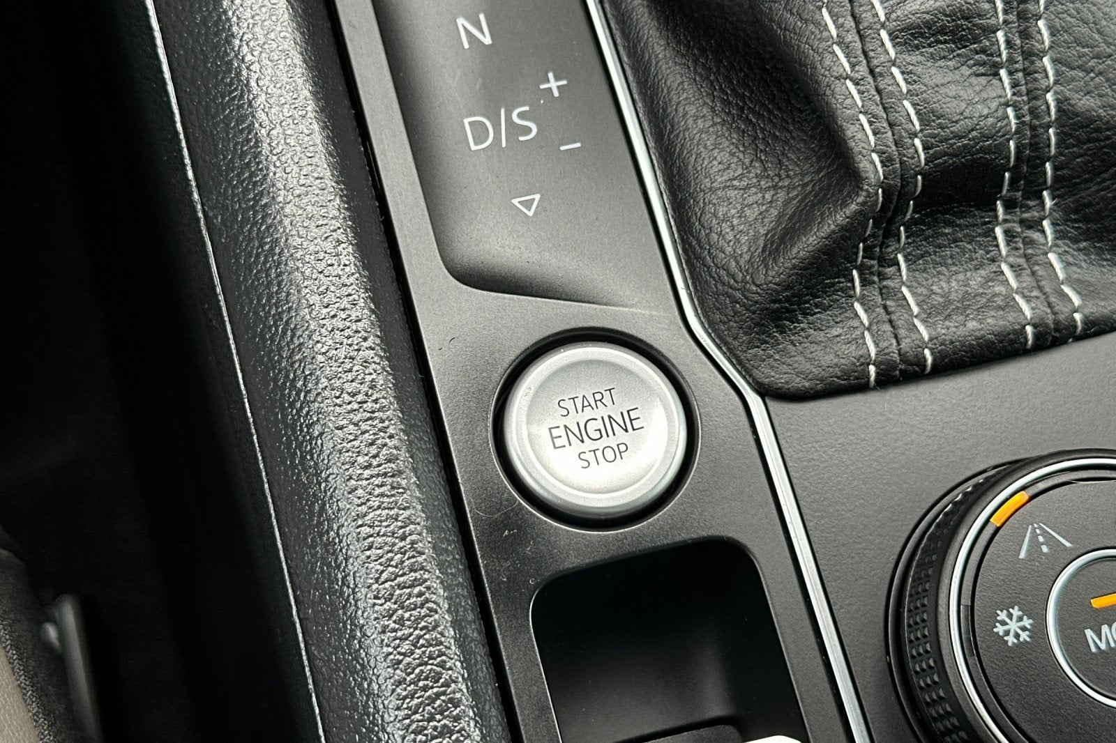 2023 Volkswagen Atlas Cross Sport 3.6L V6 SEL Premium R-Line