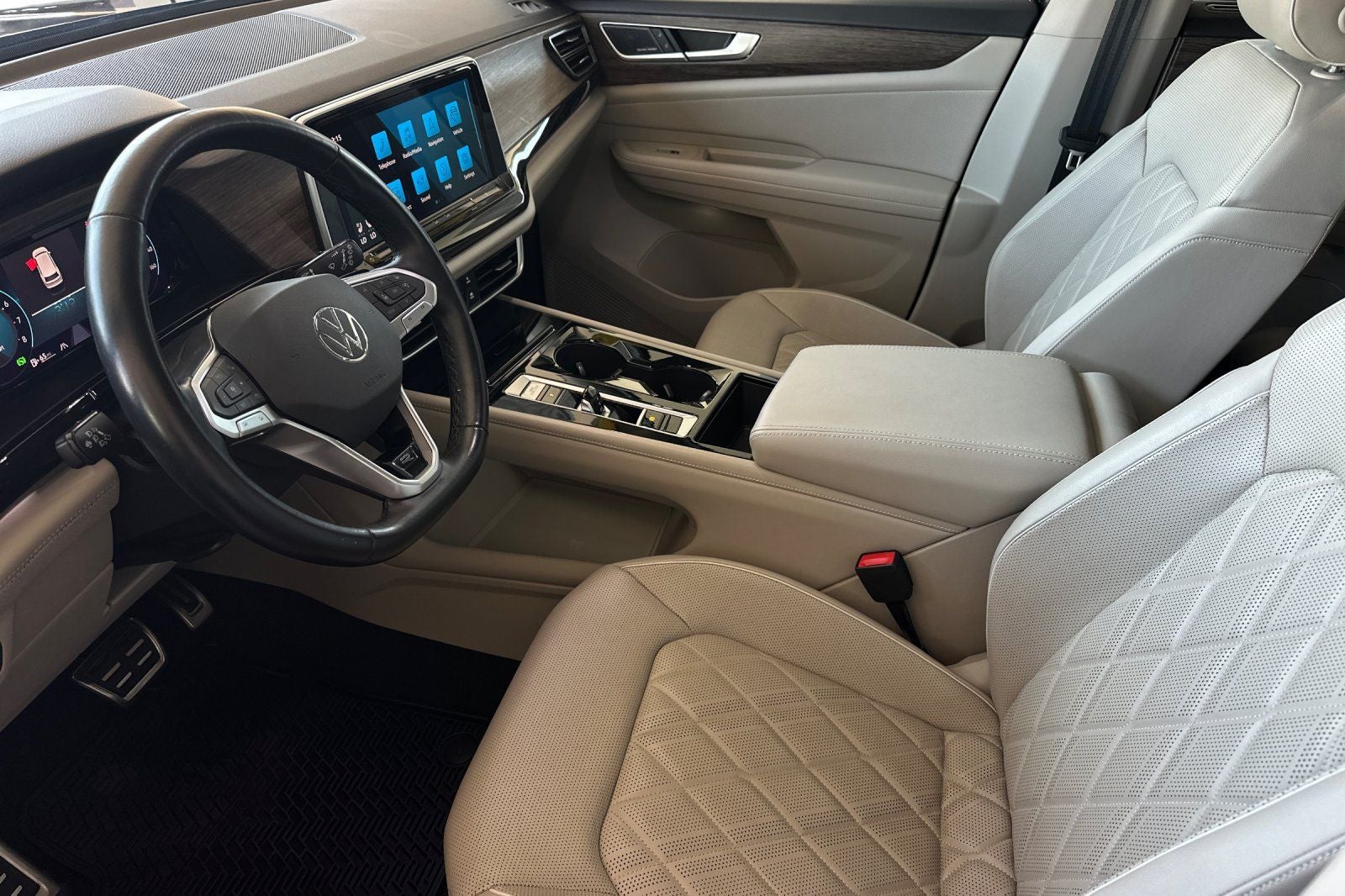 2024 Volkswagen Atlas 2.0T SEL Premium R-Line