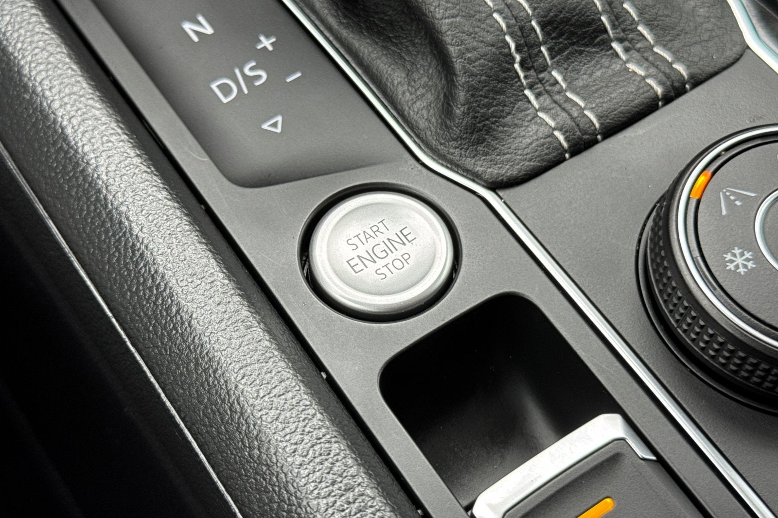 2023 Volkswagen Atlas 3.6L V6 SEL Premium R-Line