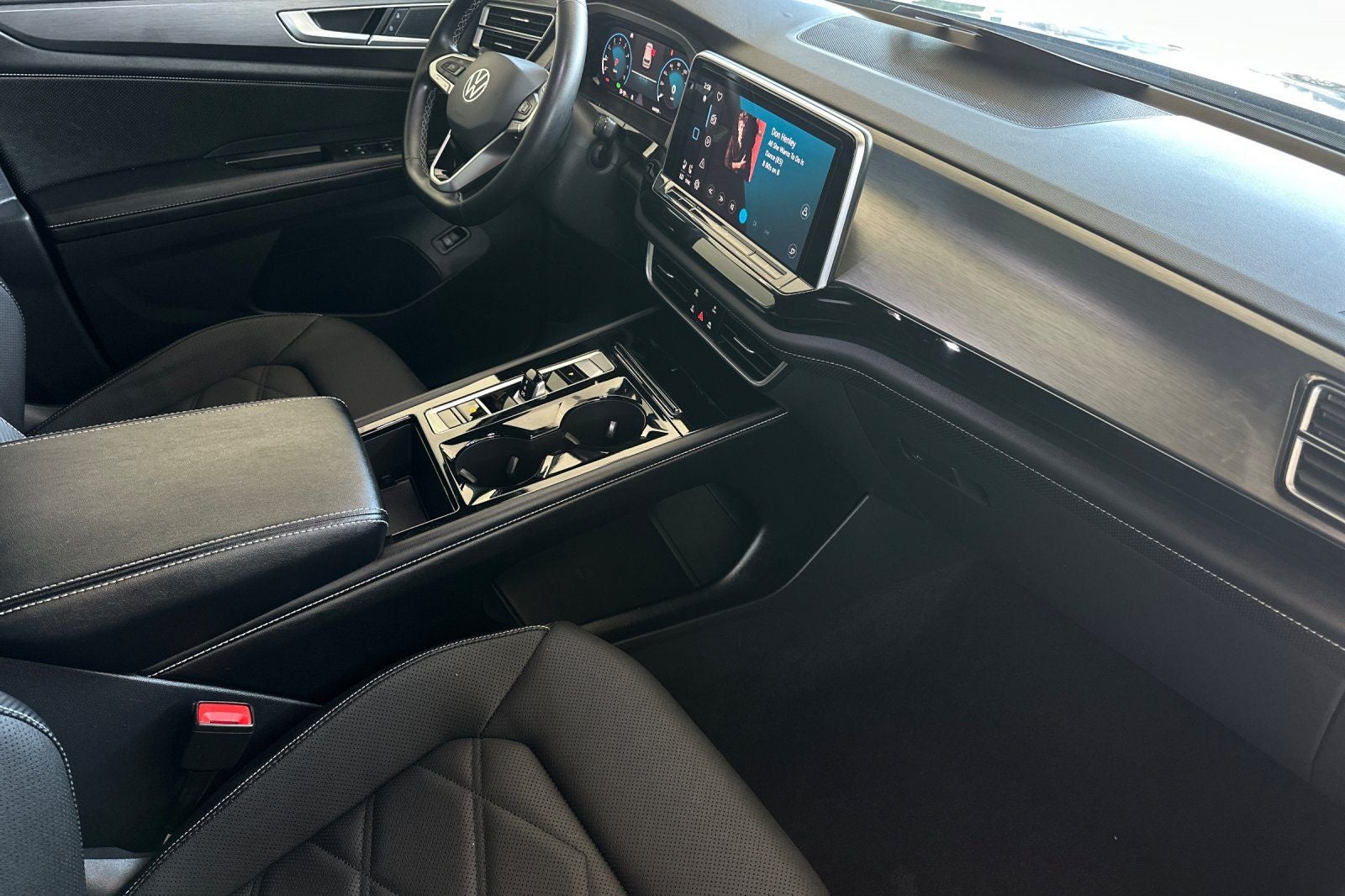 2024 Volkswagen Atlas Cross Sport 2.0T SE w/Technology