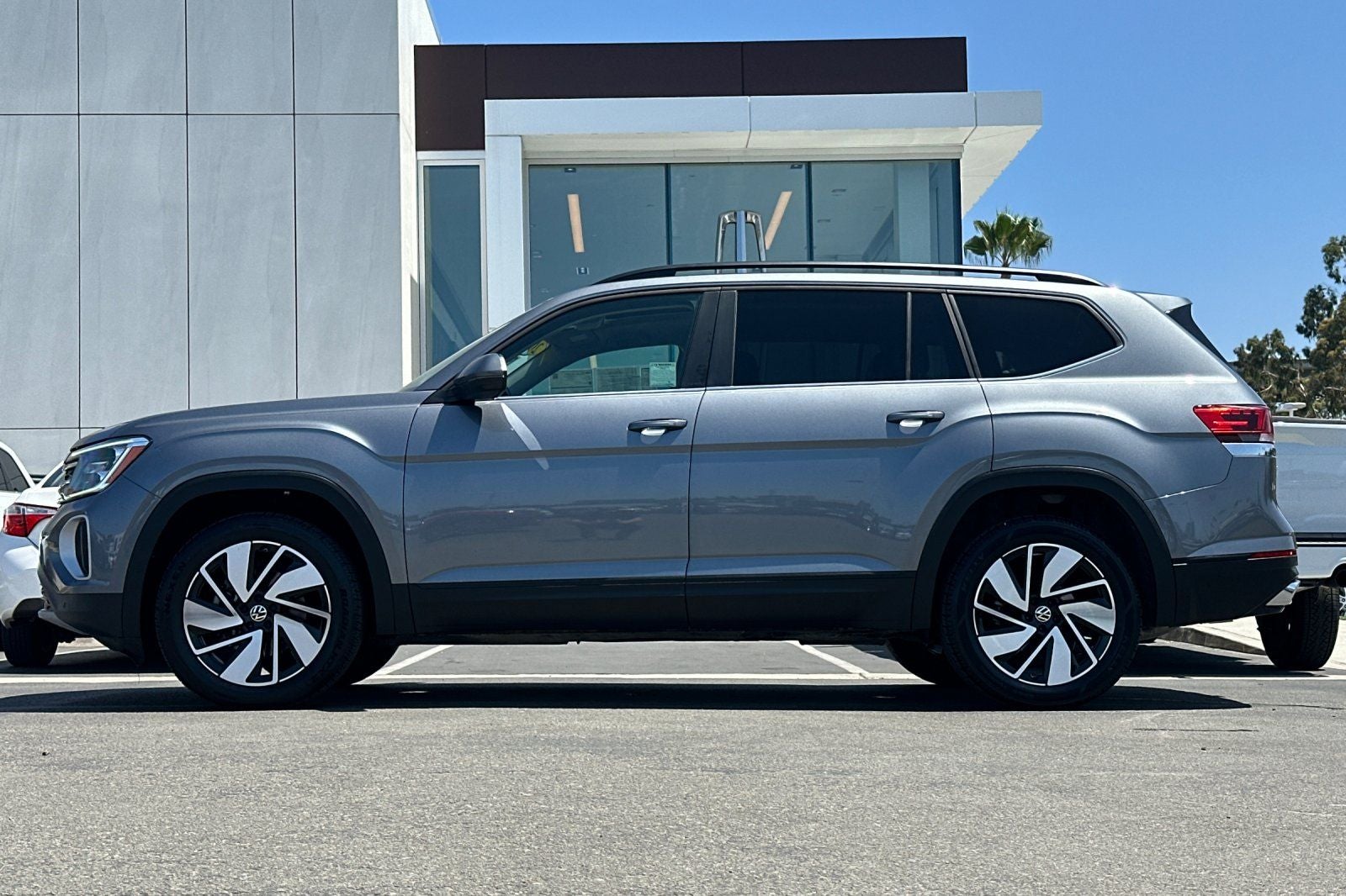 2024 Volkswagen Atlas 2.0T SE w/Technology