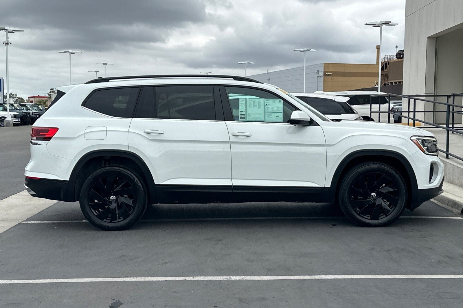 2024 Volkswagen Atlas 2.0T SE w/Technology