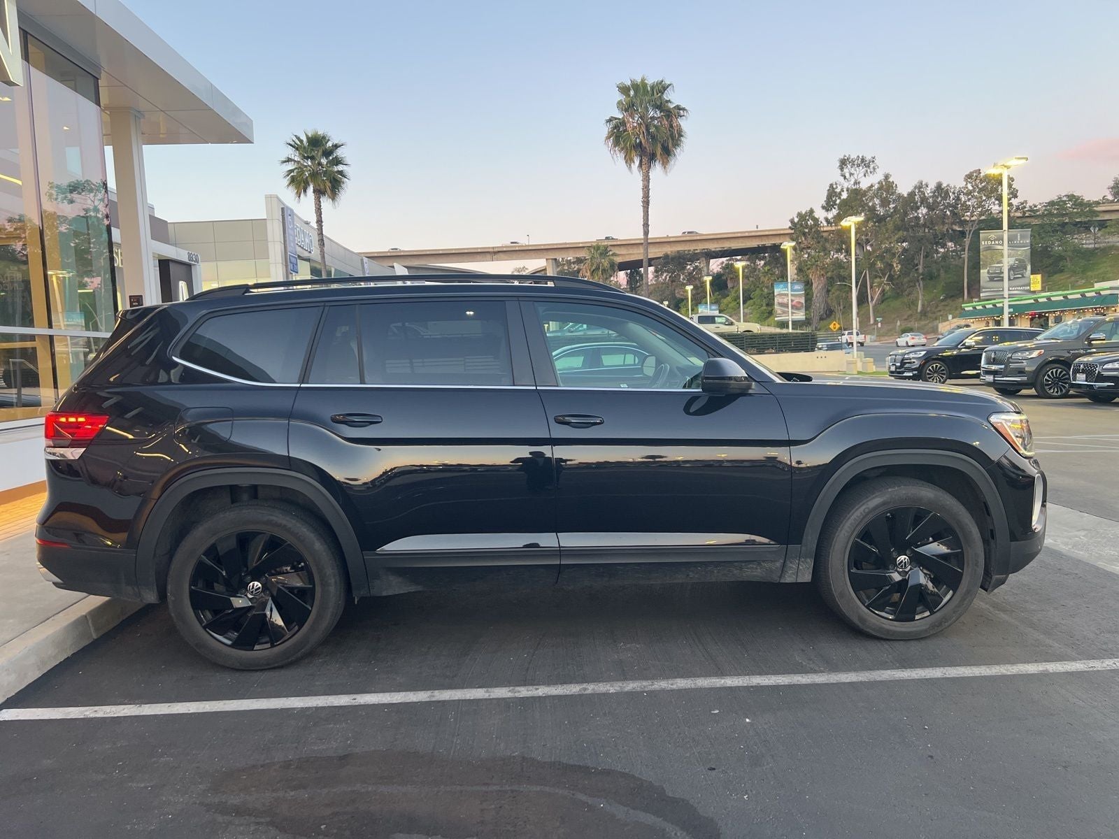 2024 Volkswagen Atlas 2.0T SE w/Technology