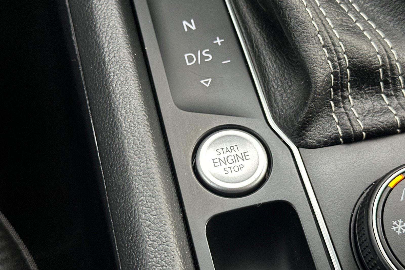 2022 Volkswagen Atlas Cross Sport 2.0T SE