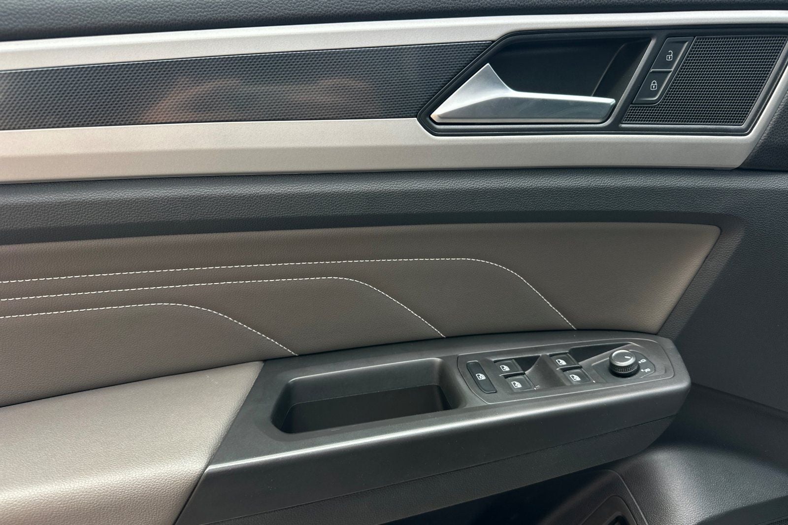 2023 Volkswagen Atlas Cross Sport 2.0T SEL R-Line