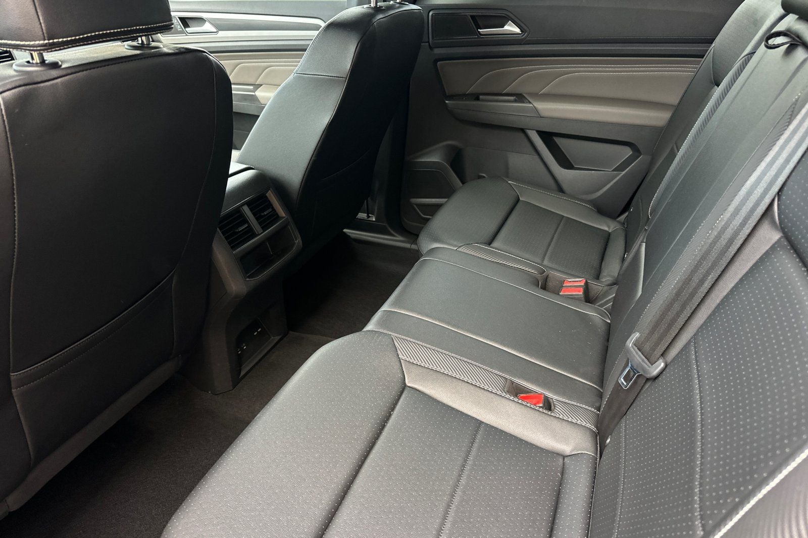 2023 Volkswagen Atlas Cross Sport 2.0T SEL R-Line