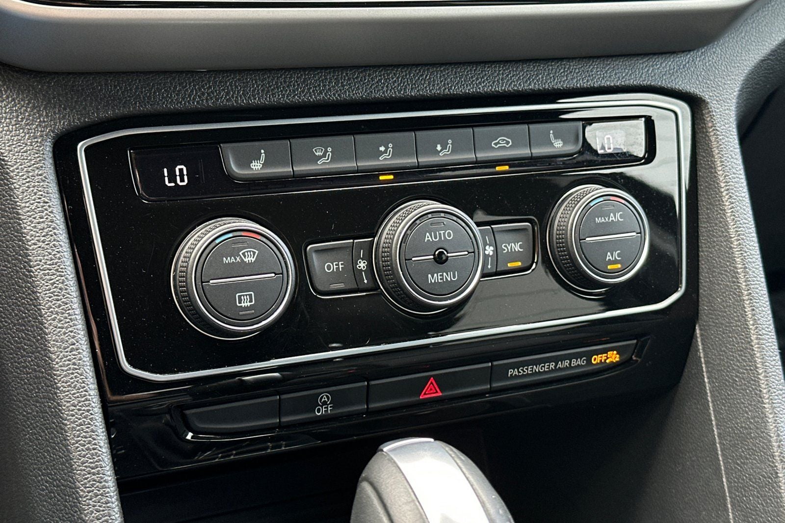 2023 Volkswagen Atlas Cross Sport 2.0T SEL R-Line