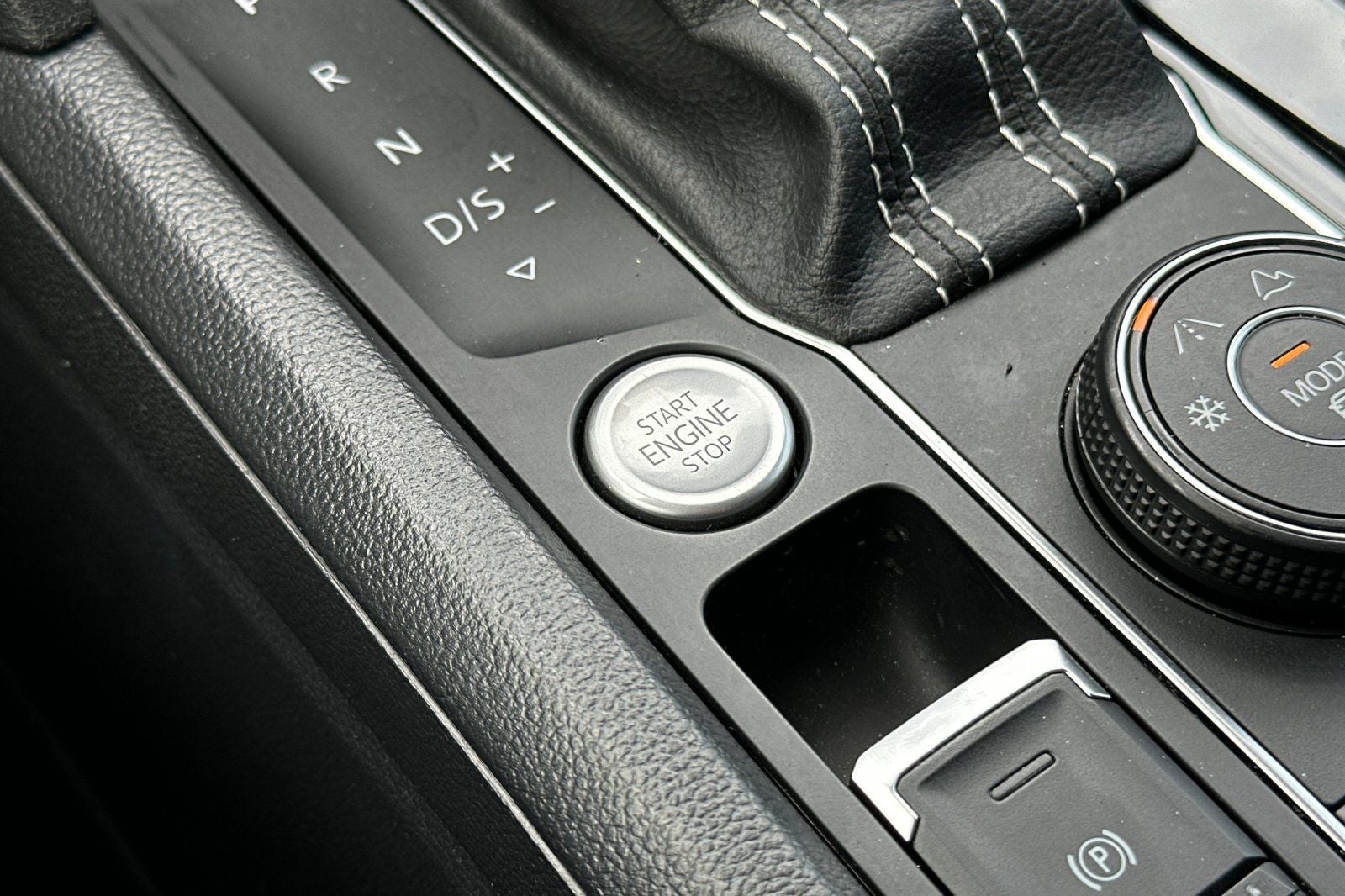 2023 Volkswagen Atlas Cross Sport 2.0T SEL R-Line