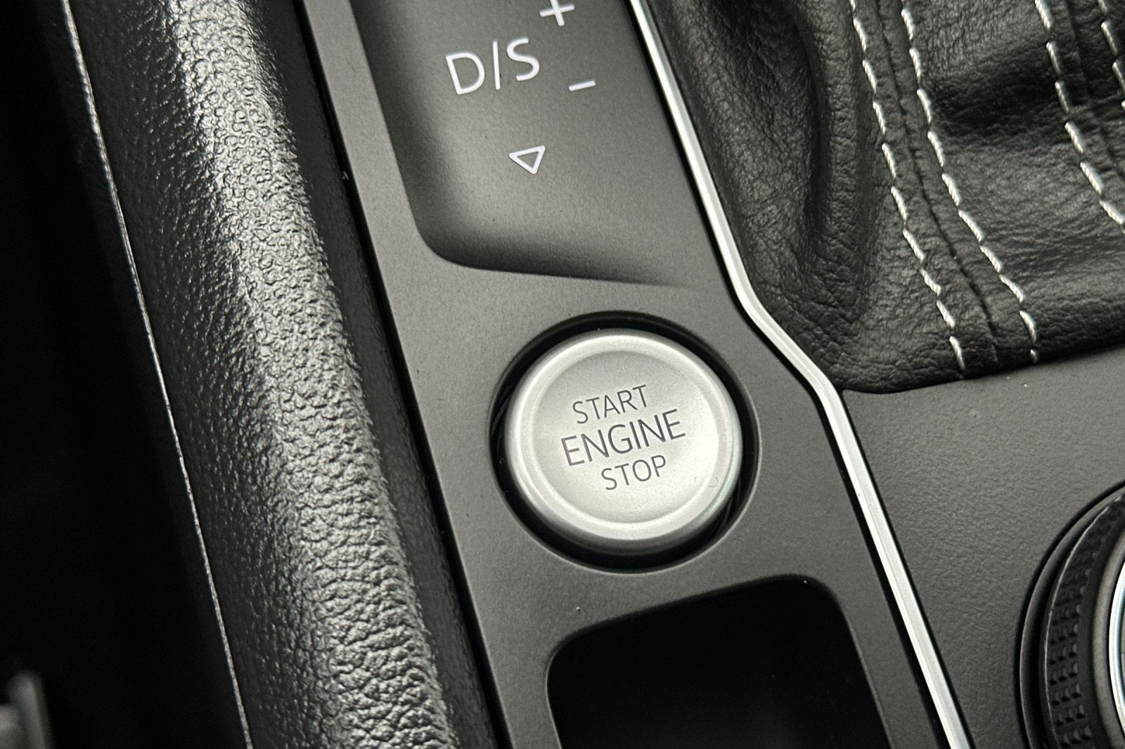 2023 Volkswagen Atlas 3.6L V6 SEL R-Line