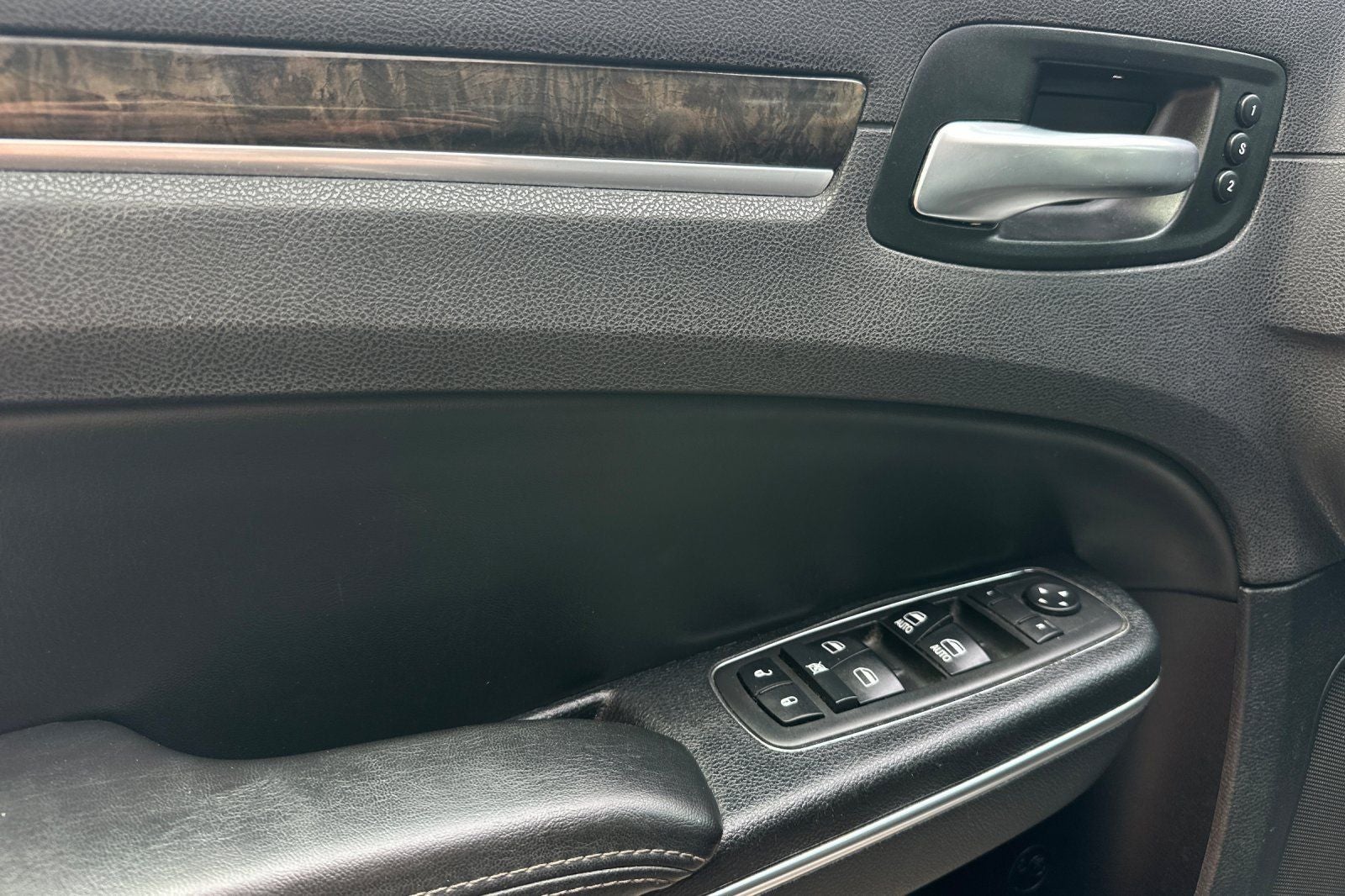 2017 Chrysler 300 C