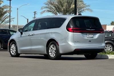 2024 Chrysler Pacifica Touring