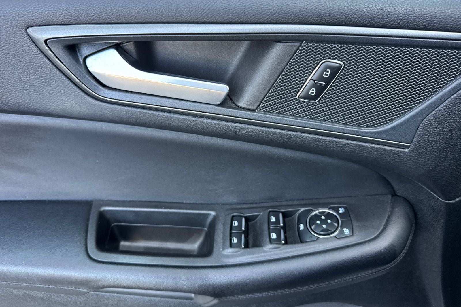 2023 Ford Edge SE