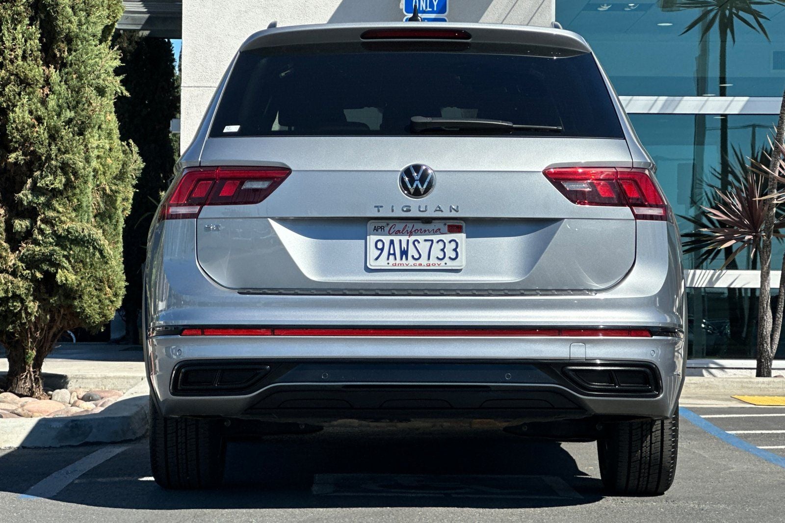 2022 Volkswagen Tiguan 2.0T SE R-Line Black