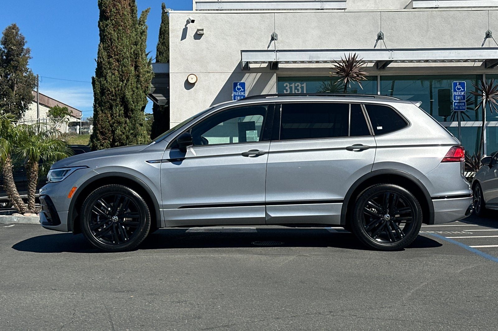 2022 Volkswagen Tiguan 2.0T SE R-Line Black