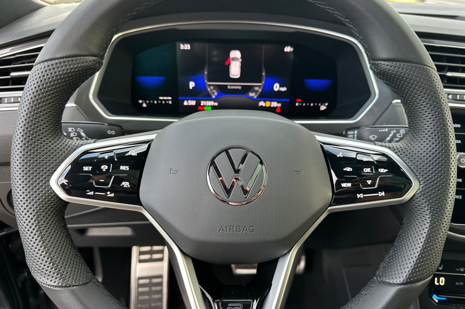 2022 Volkswagen Tiguan 2.0T SE R-Line Black