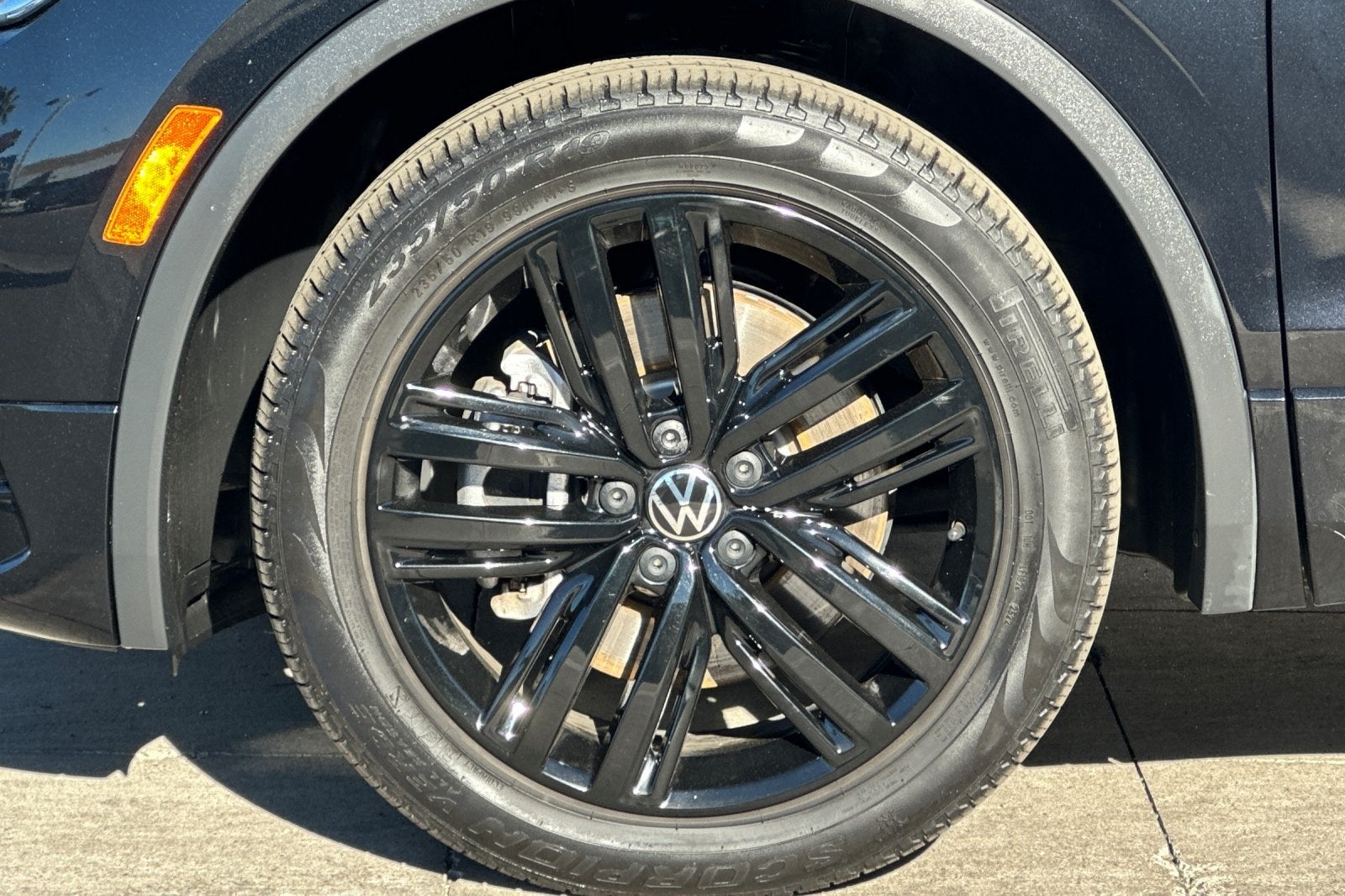 2022 Volkswagen Tiguan 2.0T SE R-Line Black