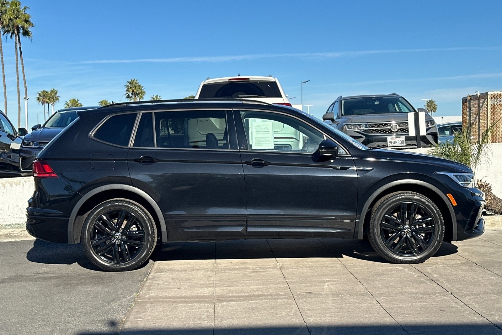 2022 Volkswagen Tiguan 2.0T SE R-Line Black