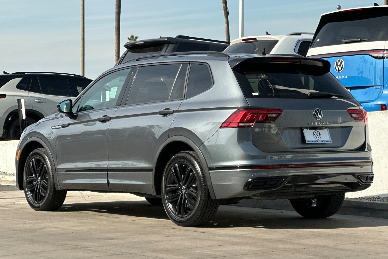 2022 Volkswagen Tiguan 2.0T SE R-Line Black