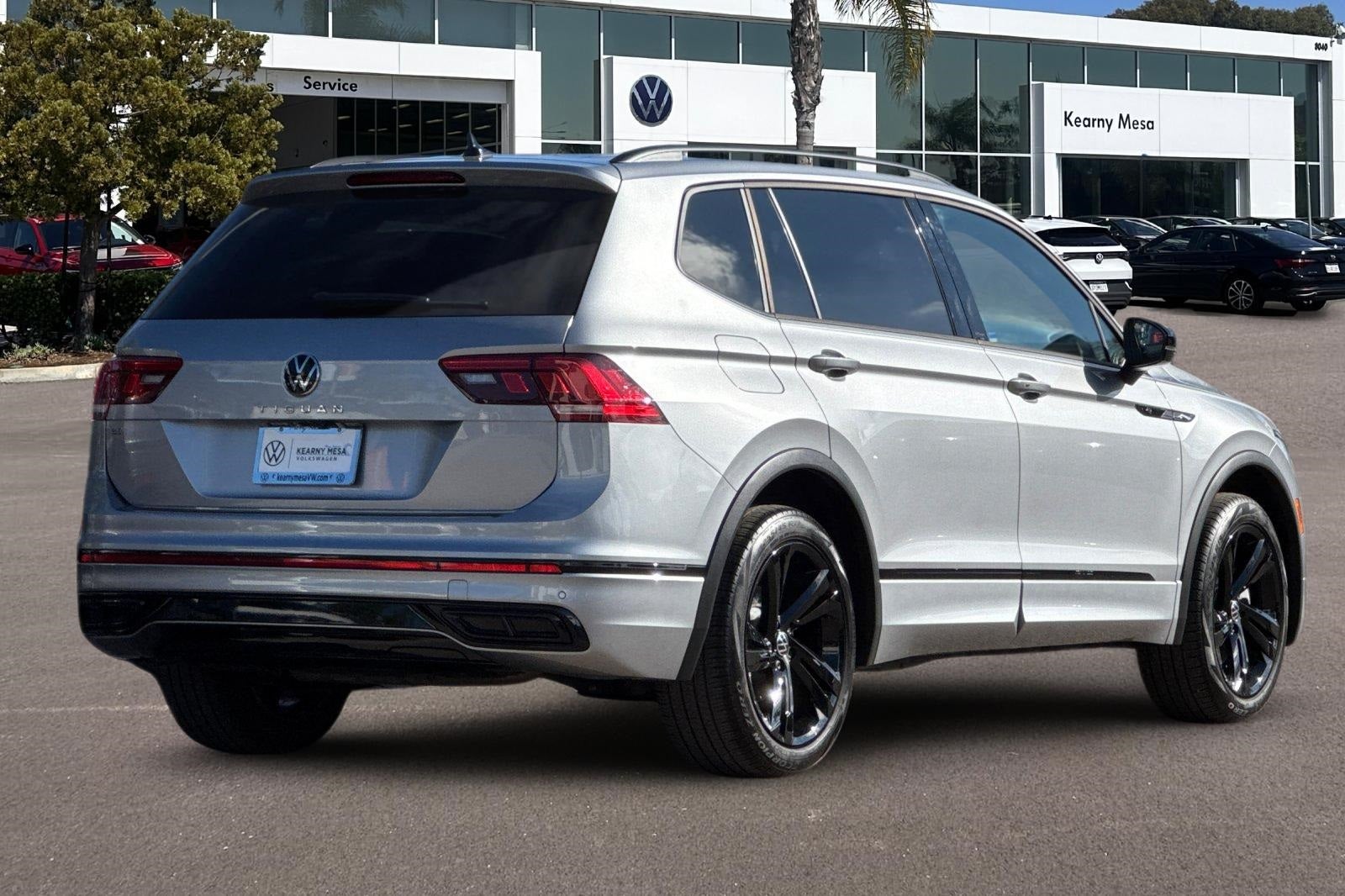 2023 Volkswagen Tiguan 2.0T SE R-Line Black