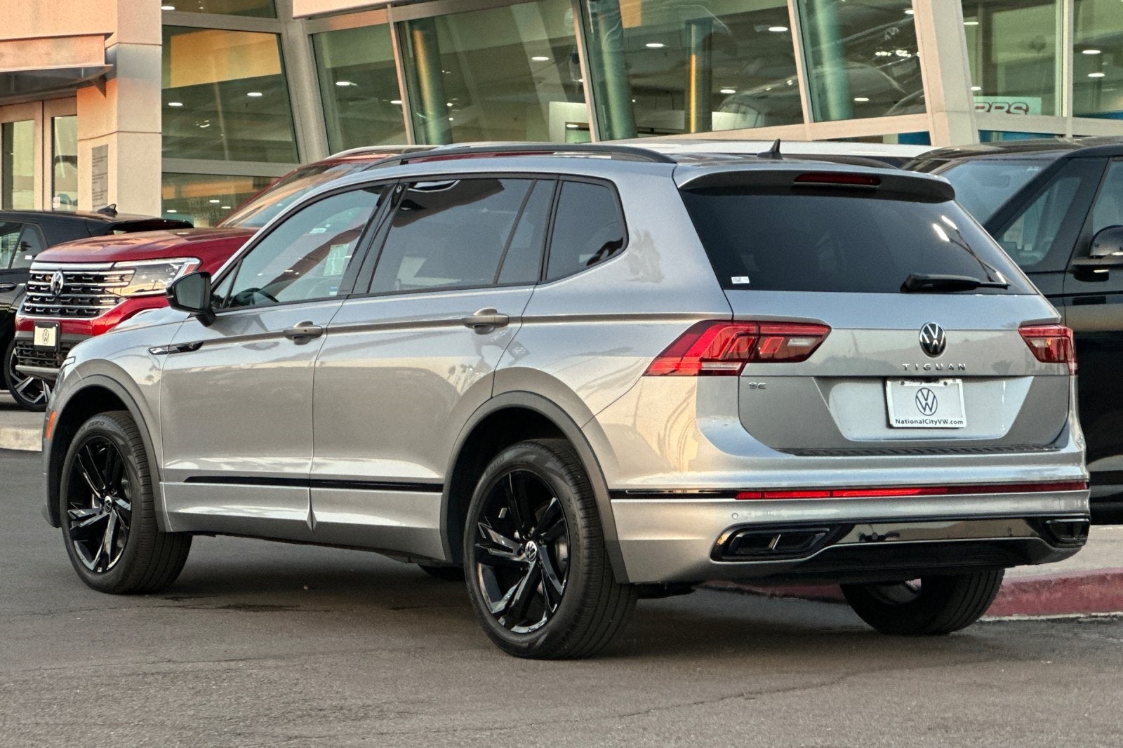 2023 Volkswagen Tiguan 2.0T SE R-Line Black