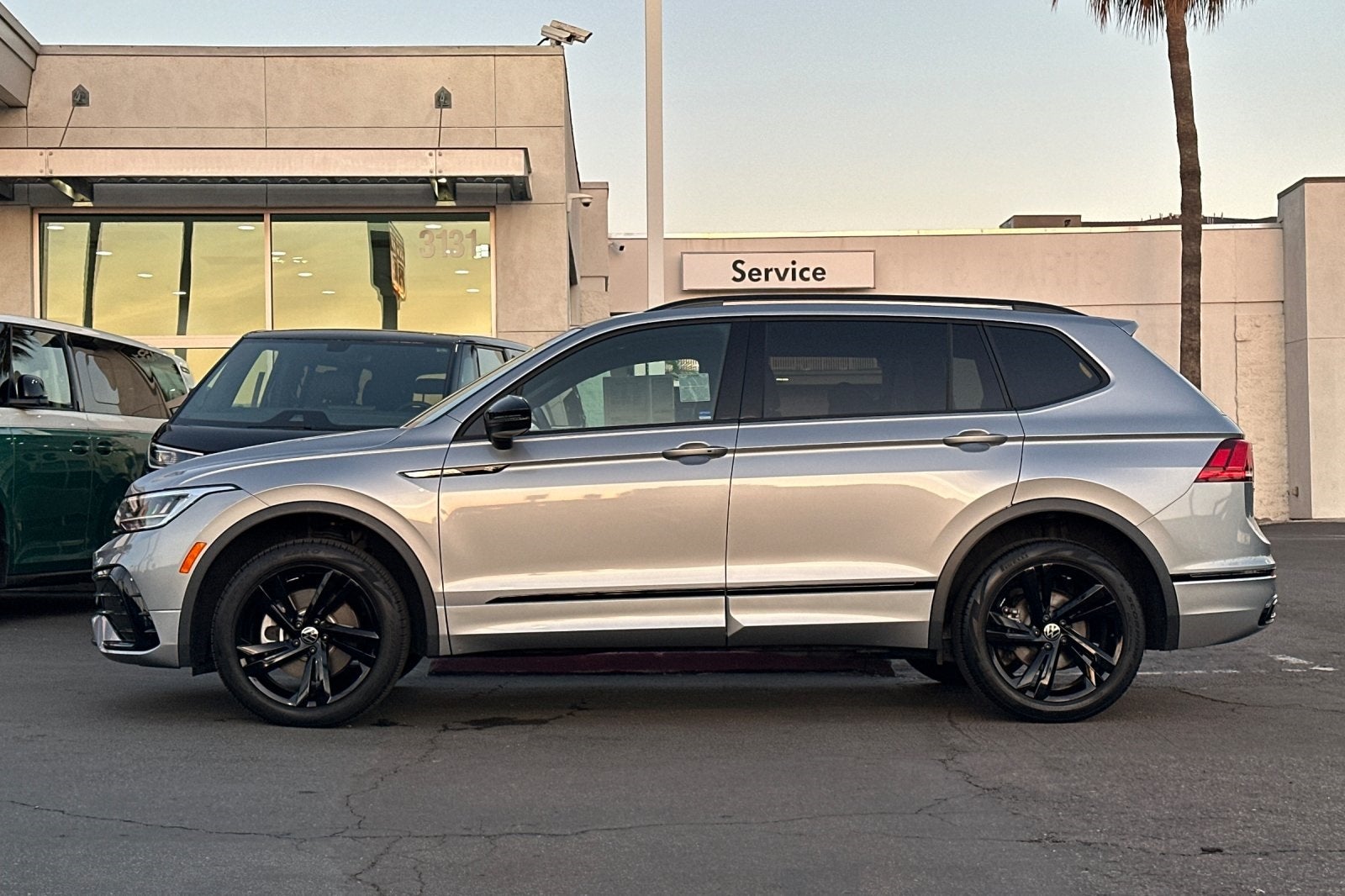 2023 Volkswagen Tiguan 2.0T SE R-Line Black