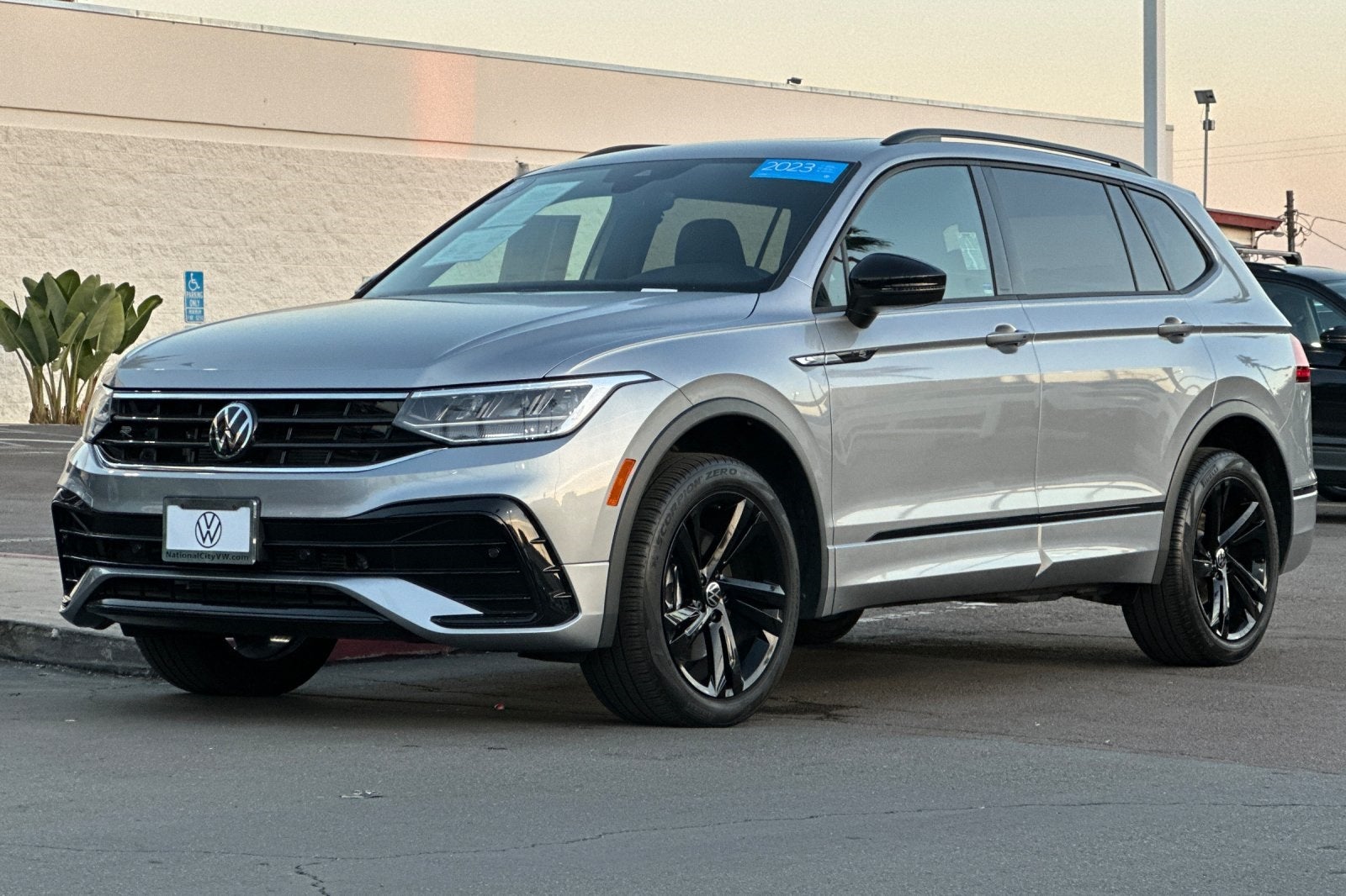 2023 Volkswagen Tiguan 2.0T SE R-Line Black