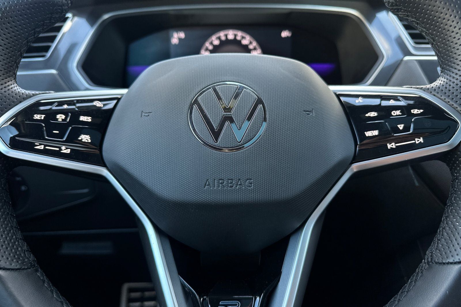 2022 Volkswagen Tiguan 2.0T SE R-Line Black