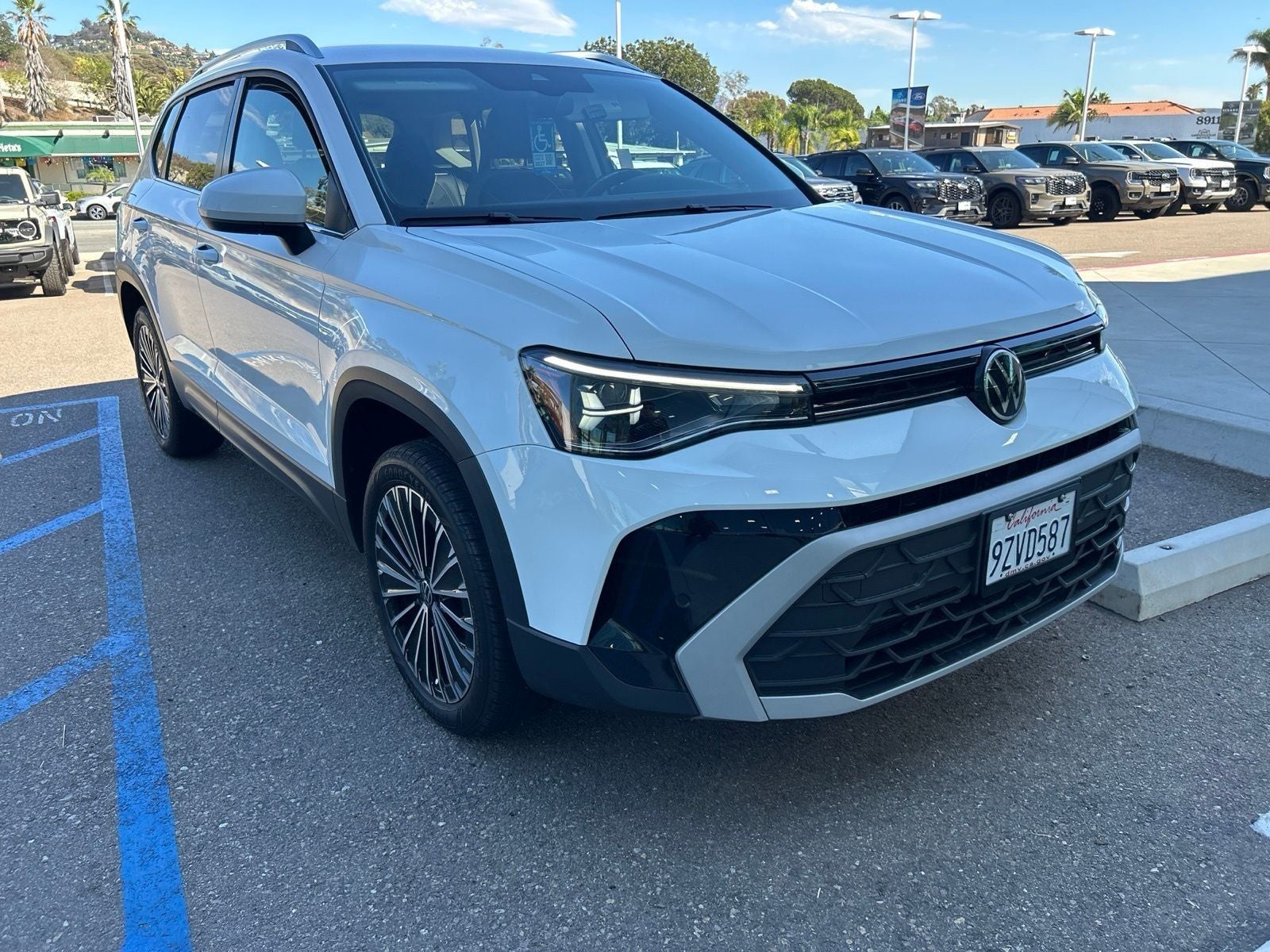 2025 Volkswagen Taos 1.5T SE