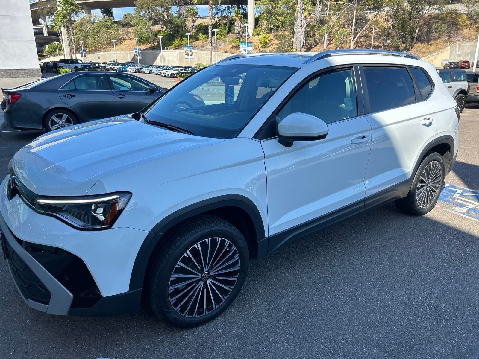 2025 Volkswagen Taos 1.5T SE