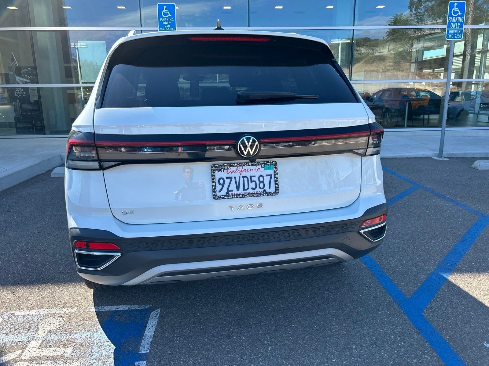 2025 Volkswagen Taos 1.5T SE