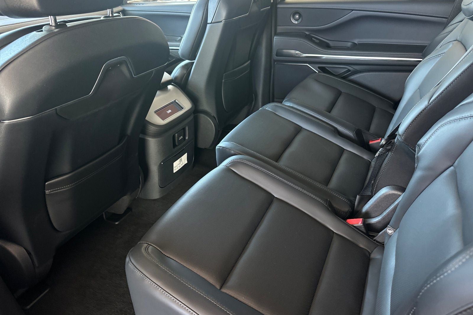 2027 Lincoln Navigator Premiere