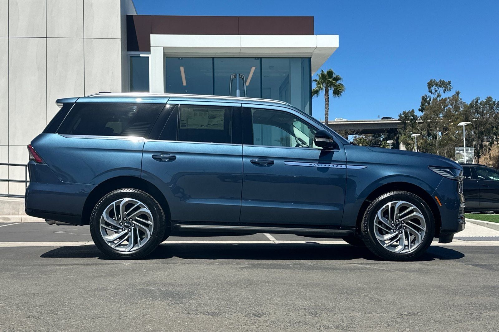 2027 Lincoln Navigator Premiere