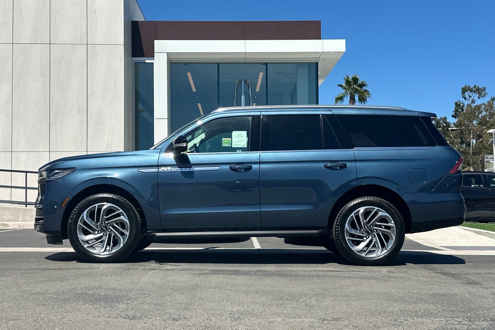 2027 Lincoln Navigator Premiere