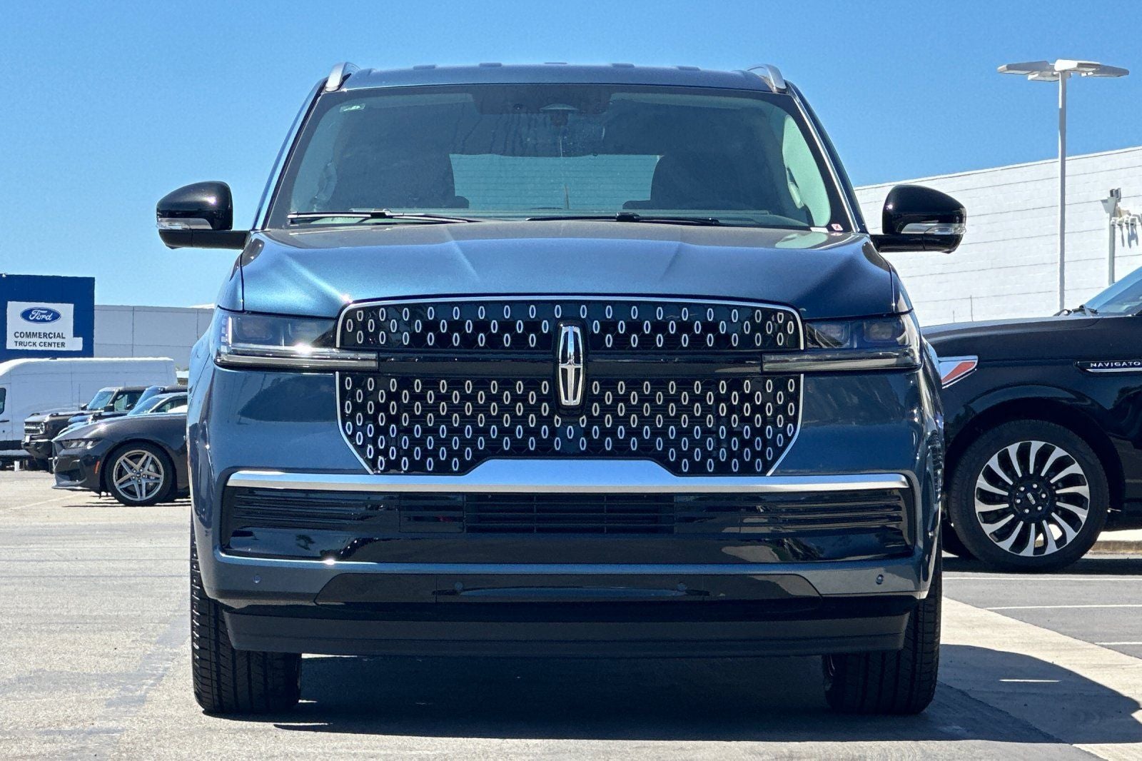 2027 Lincoln Navigator Premiere