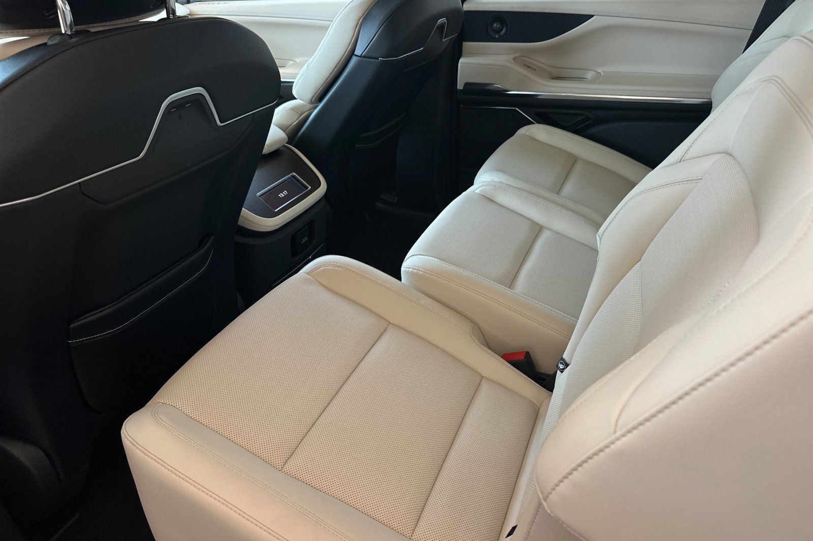 2027 Lincoln Navigator Premiere