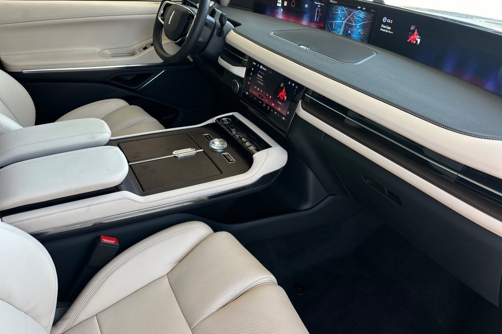 2027 Lincoln Navigator Premiere