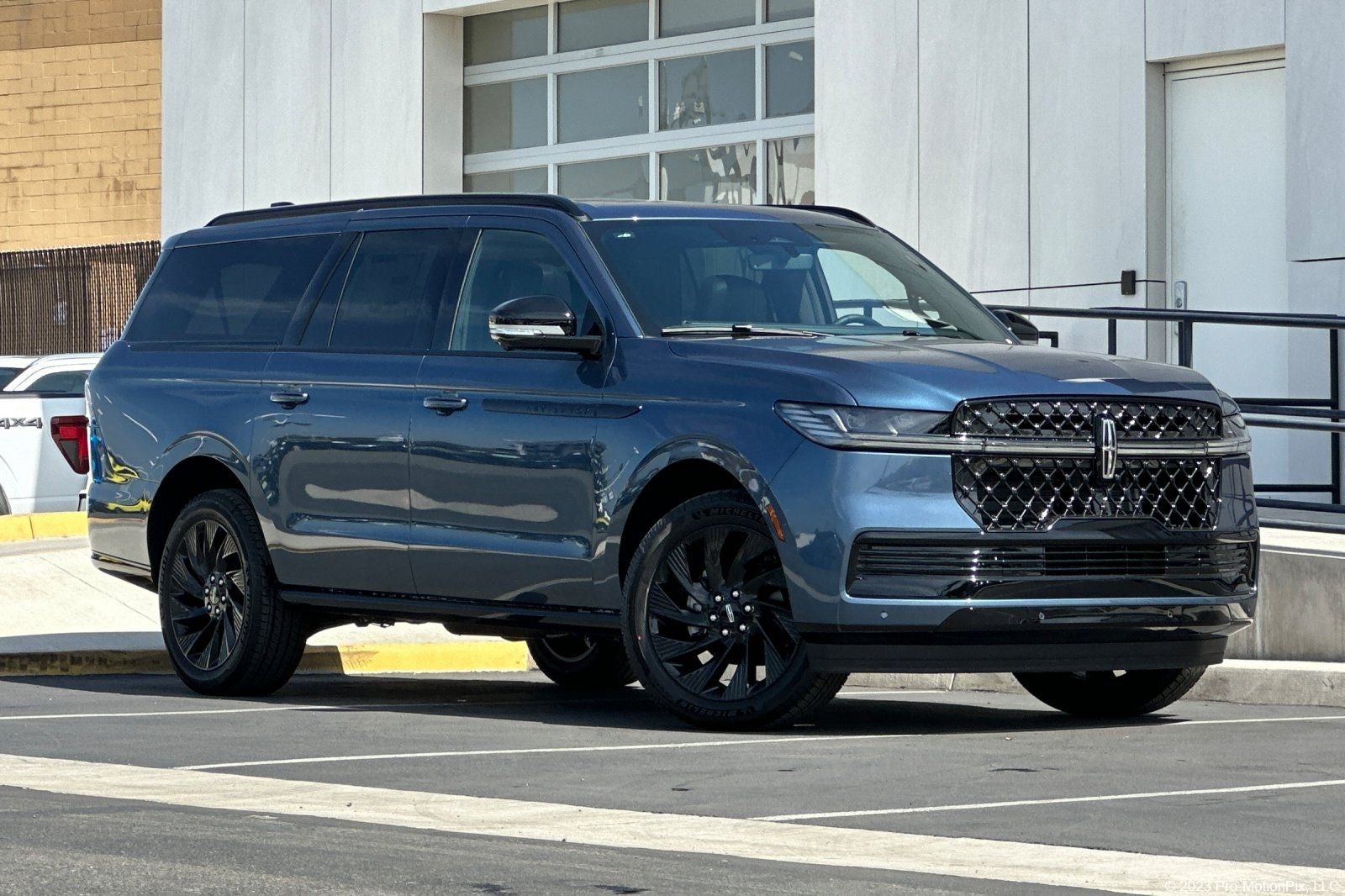 2027 Lincoln Navigator L Reserve