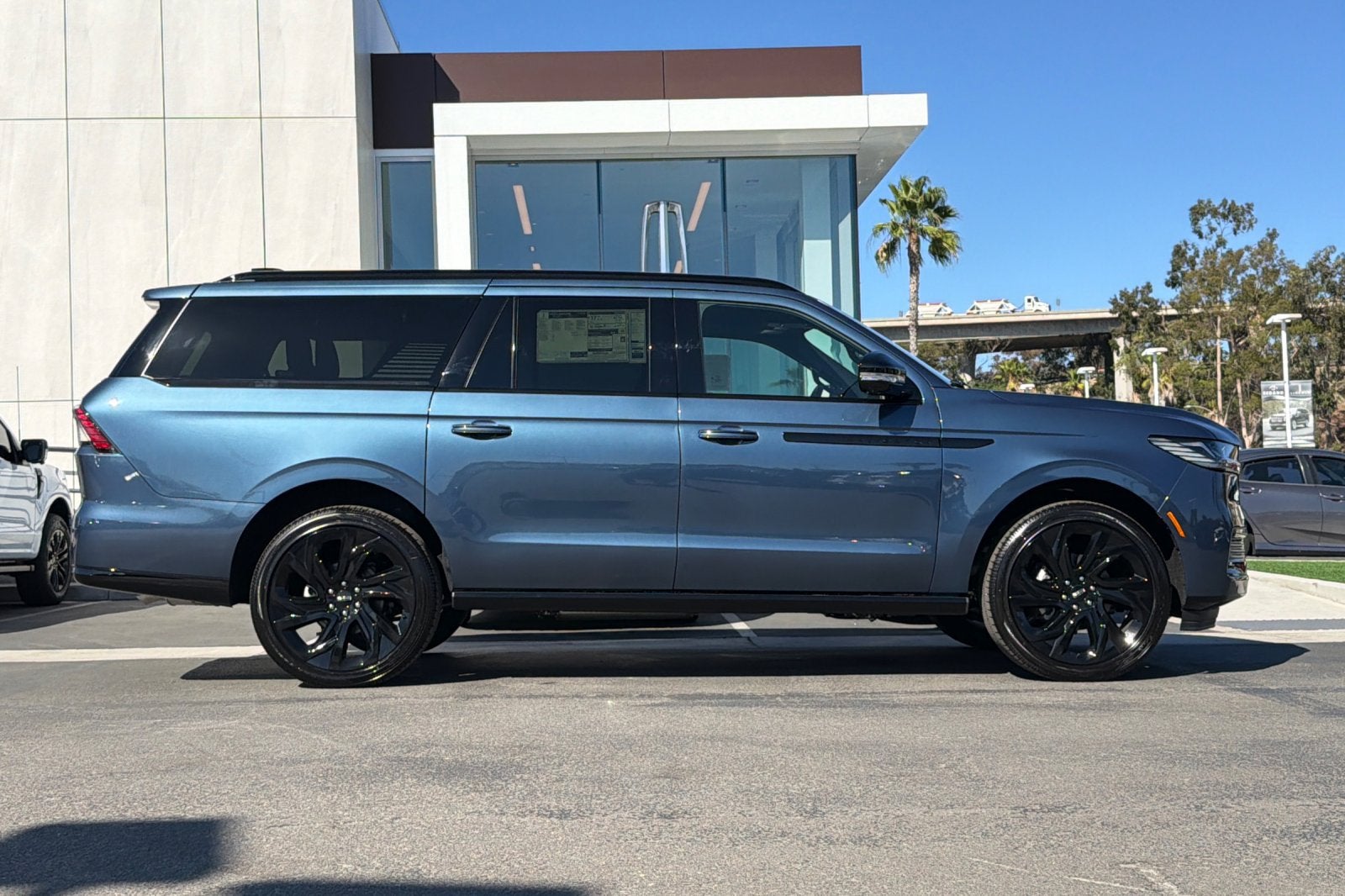 2027 Lincoln Navigator L Reserve